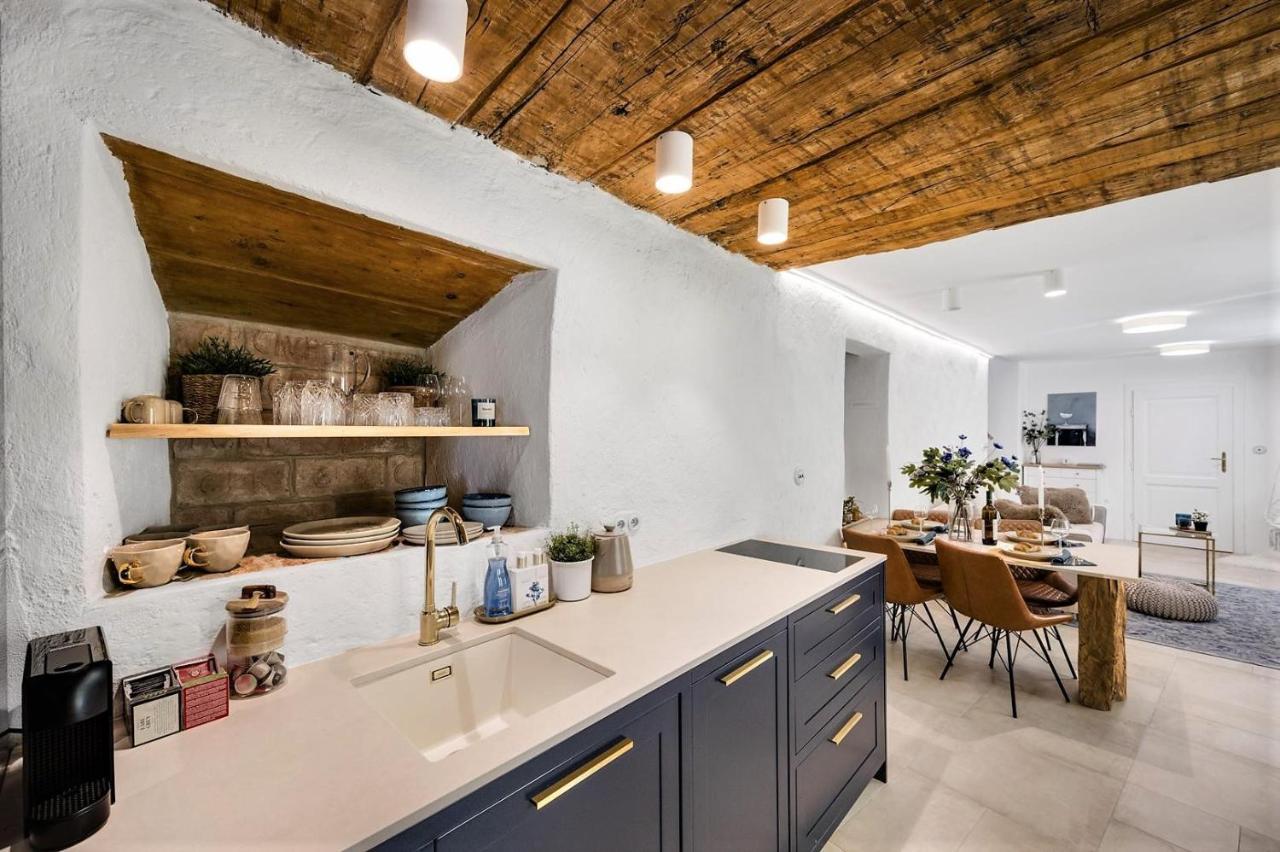 New Design & High Standard Apt From 16Th Century In Old Town-Free Parking براتسيلافا المظهر الخارجي الصورة